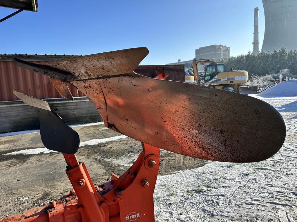 Kuhn Multi master 122 محاريث تقليدية