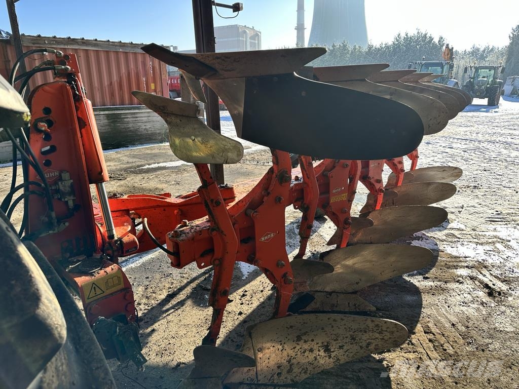 Kuhn Multi master 122 محاريث تقليدية