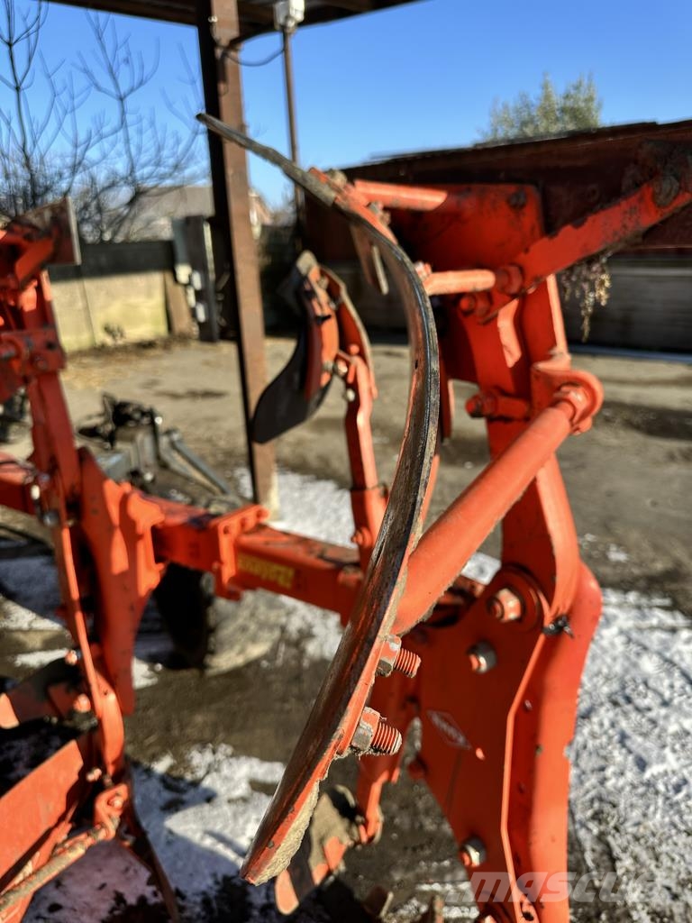 Kuhn Multi master 122 محاريث تقليدية