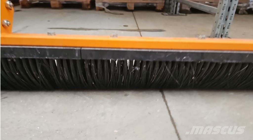 Sisis Drag Brush Cestni pometači