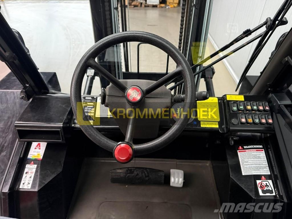 Manitou M30-4 Rough terrain truck