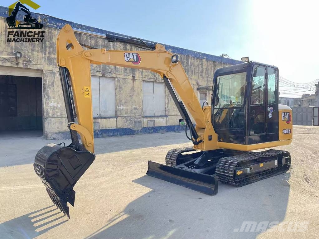 CAT 306E2 حفارات زحافة