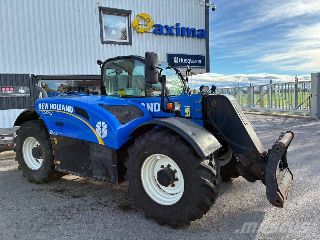 New Holland LM 742 Elite Teleskopiskie manipulatori