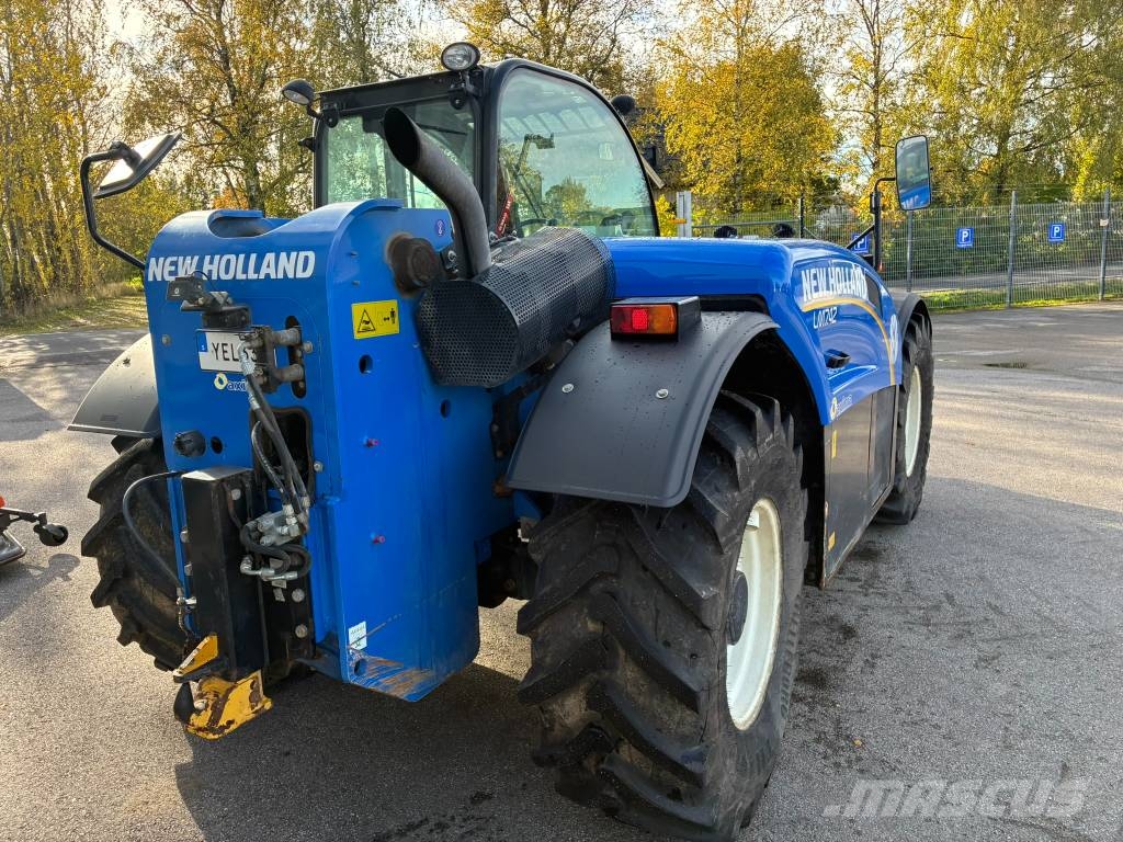 New Holland LM 742 Elite Teleskopiskie manipulatori