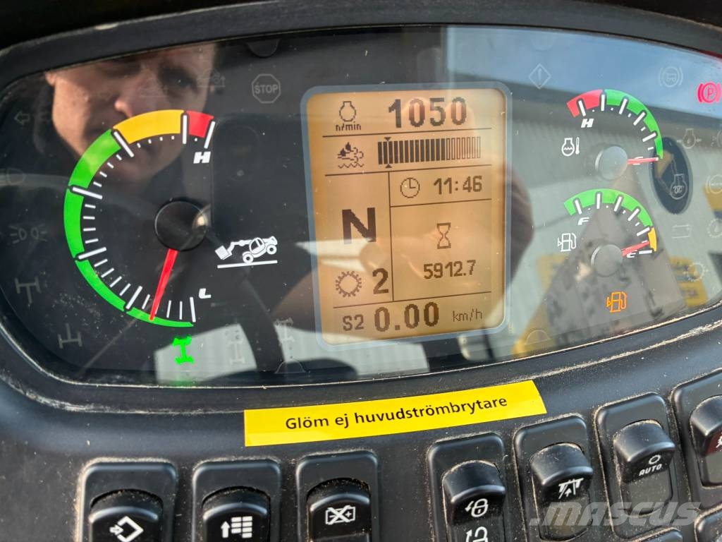 New Holland LM 742 Elite Teleskopiskie manipulatori