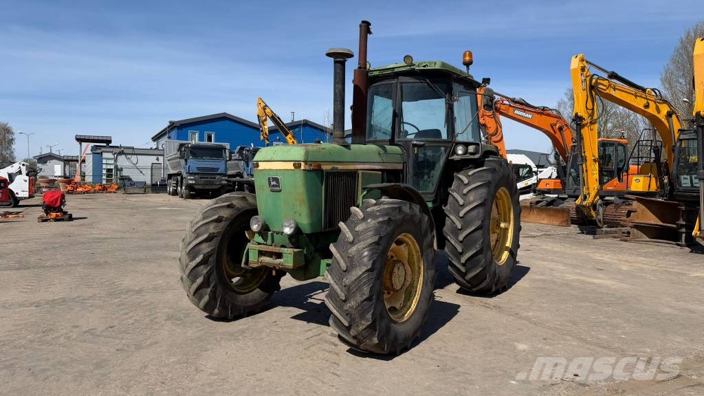 John Deere 4240 S Tractores