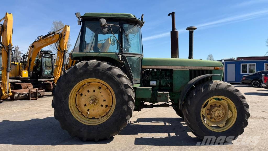 John Deere 4240 S Tractores