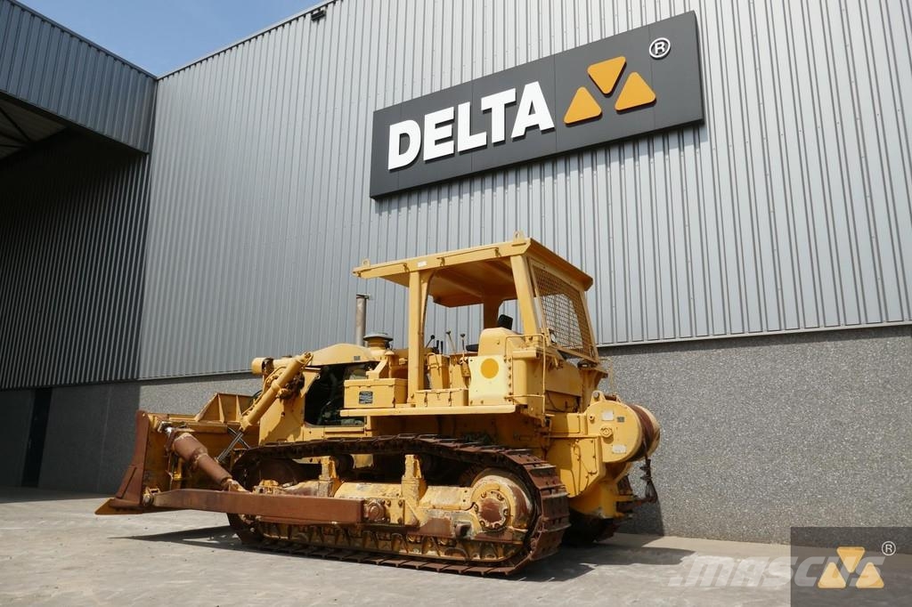 CAT D7F Ex-army بلدوزرات مجنزرة