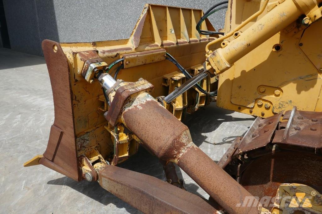 CAT D7F Ex-army بلدوزرات مجنزرة