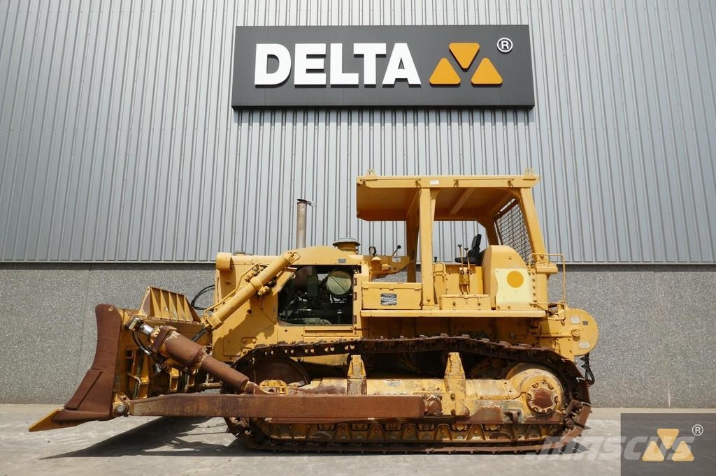 CAT D7F Ex-army بلدوزرات مجنزرة