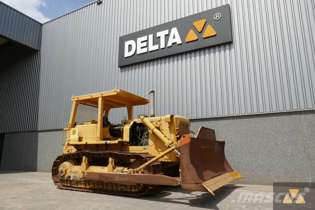 CAT D7F Ex-army بلدوزرات مجنزرة