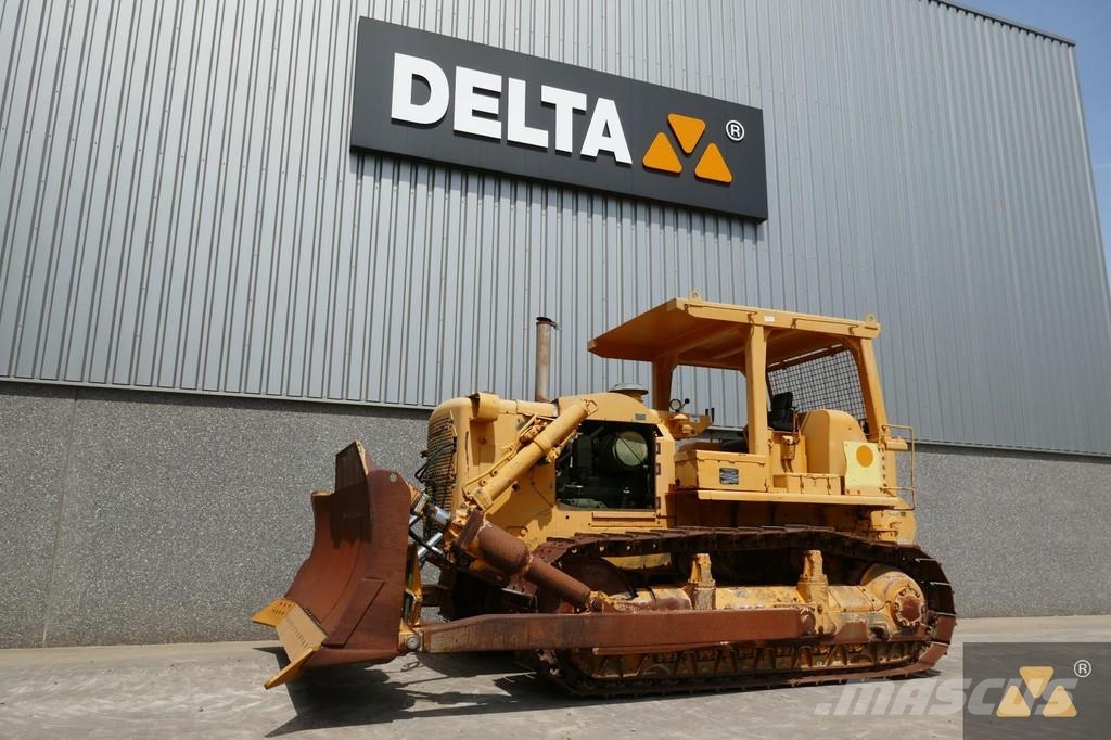 CAT D7F Ex-army بلدوزرات مجنزرة