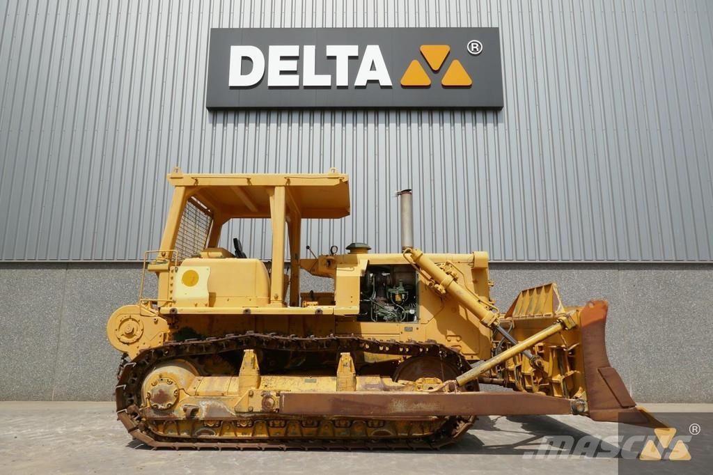 CAT D7F Ex-army بلدوزرات مجنزرة