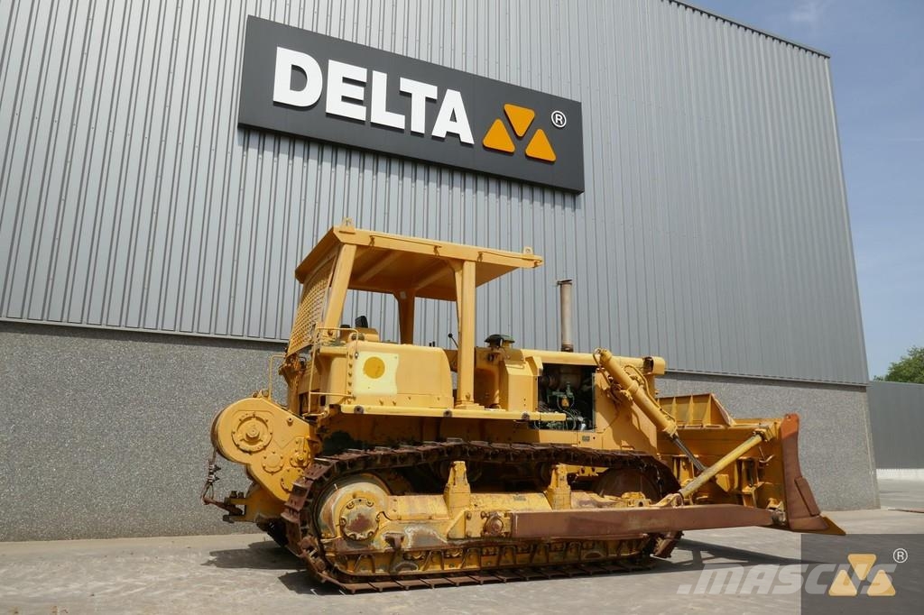 CAT D7F Ex-army بلدوزرات مجنزرة