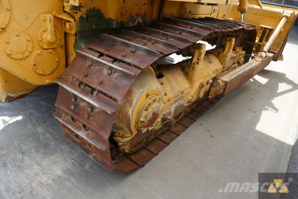 CAT D7F Ex-army بلدوزرات مجنزرة