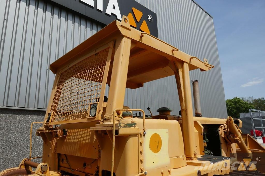 CAT D7F Ex-army بلدوزرات مجنزرة