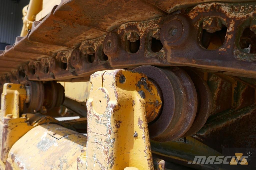 CAT D7F Ex-army بلدوزرات مجنزرة