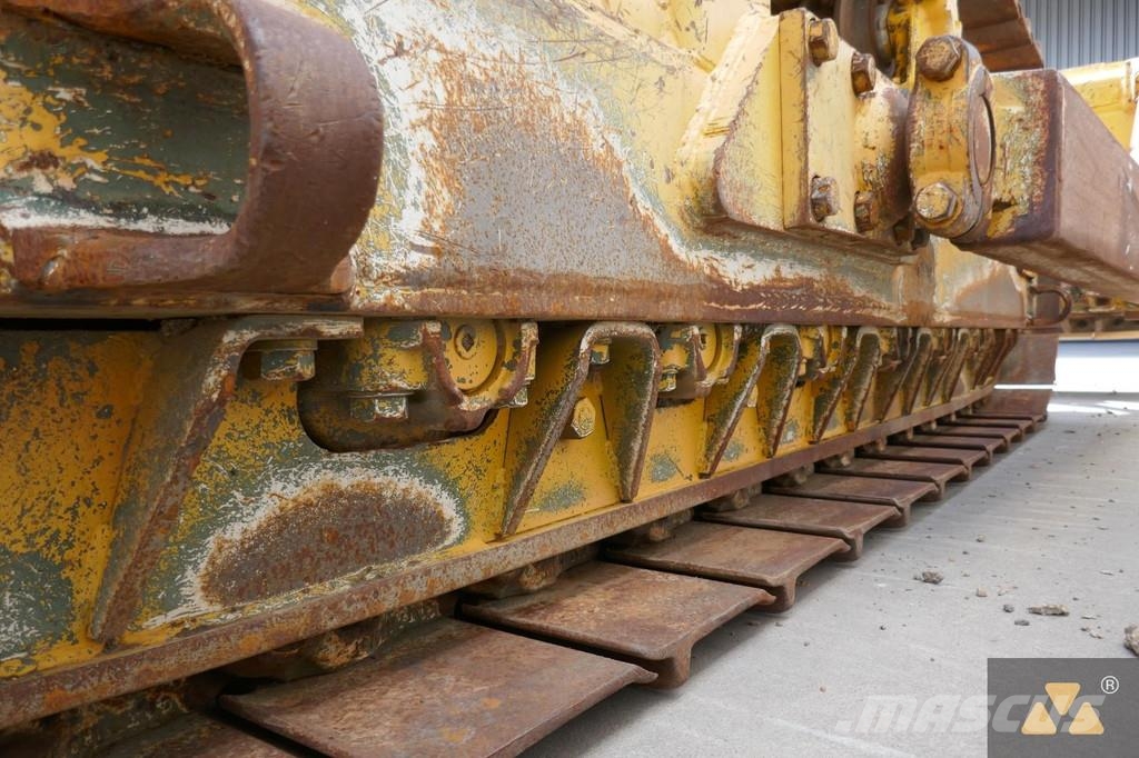 CAT D7F Ex-army بلدوزرات مجنزرة