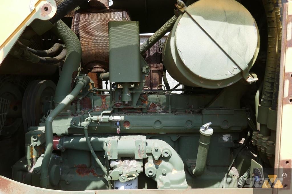 CAT D7F Ex-army بلدوزرات مجنزرة