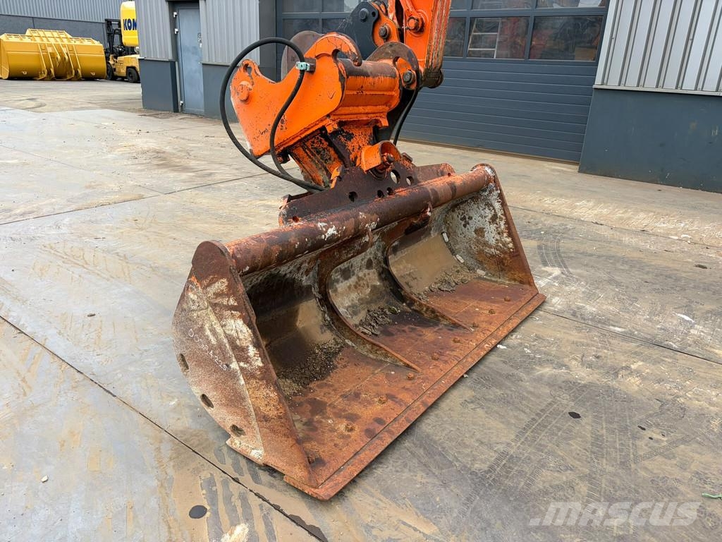Hitachi ZX210-6 履带挖掘机