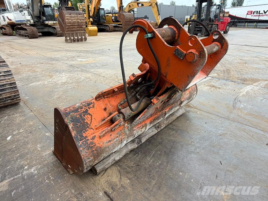 Hitachi ZX210-6 履带挖掘机