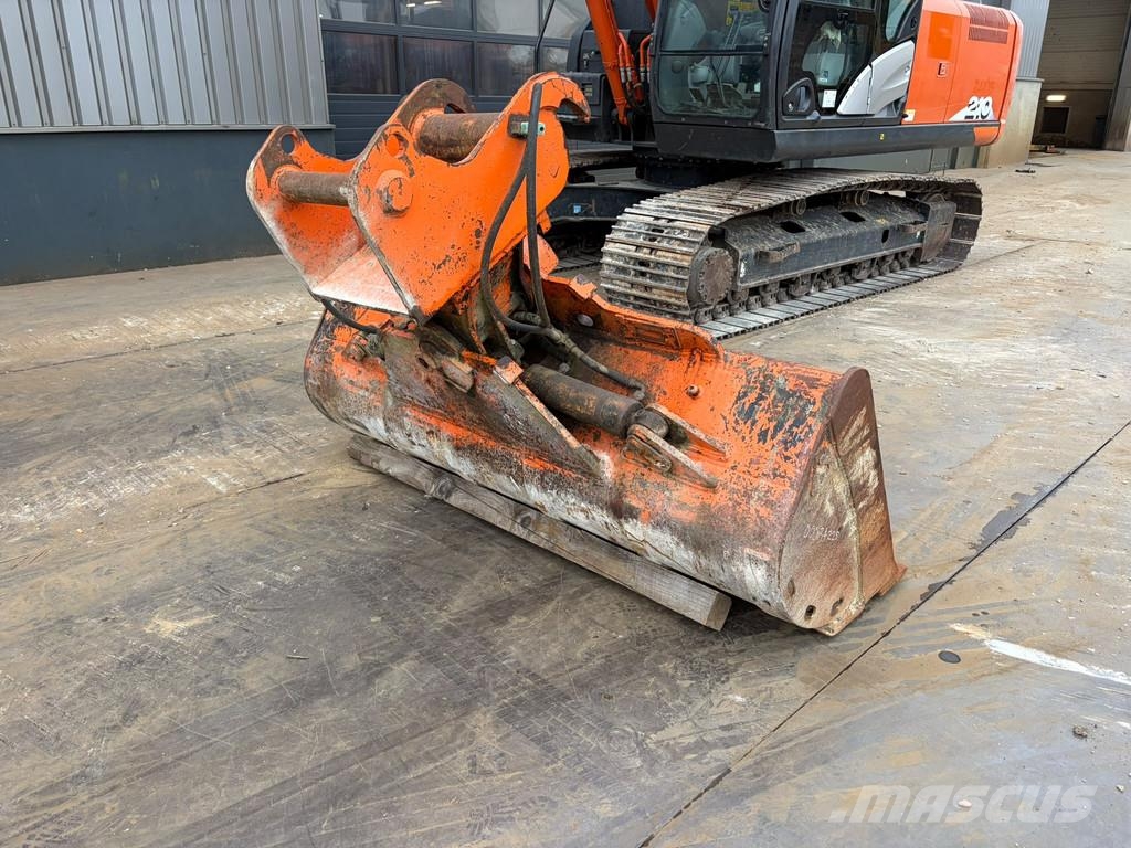 Hitachi ZX210-6 履带挖掘机