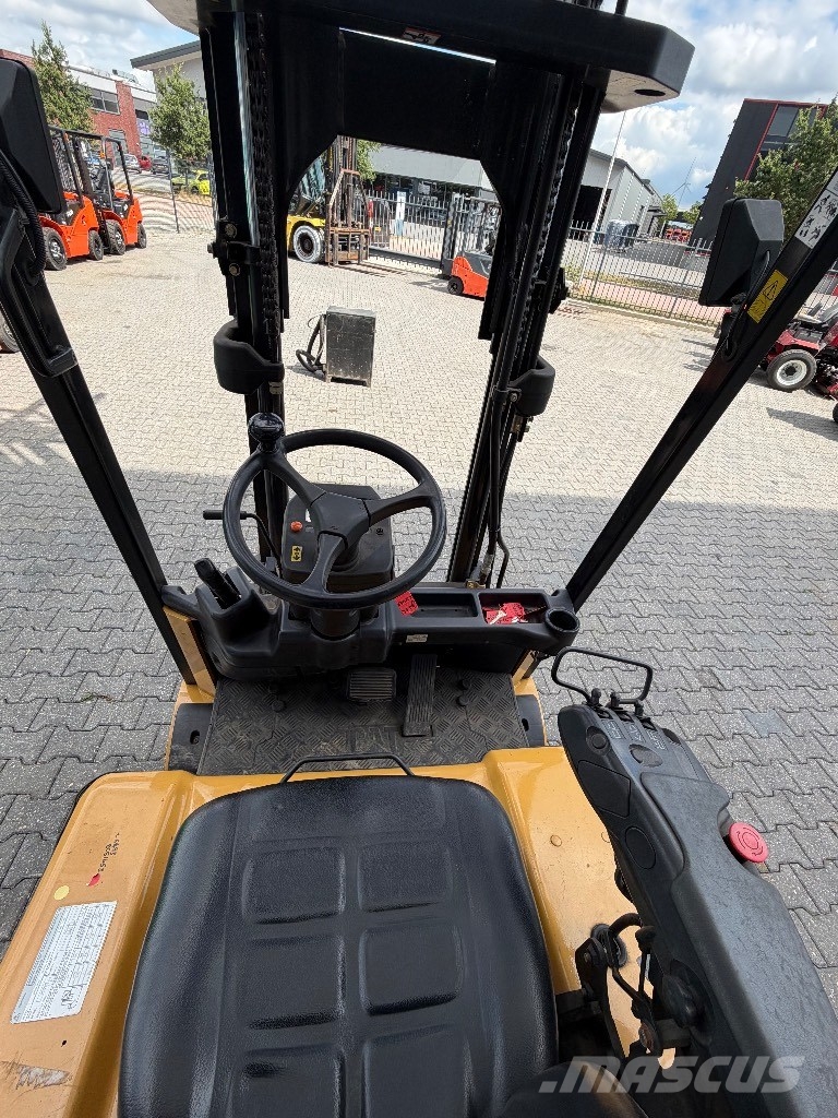 CAT EP 25 K PAC Električni viličari