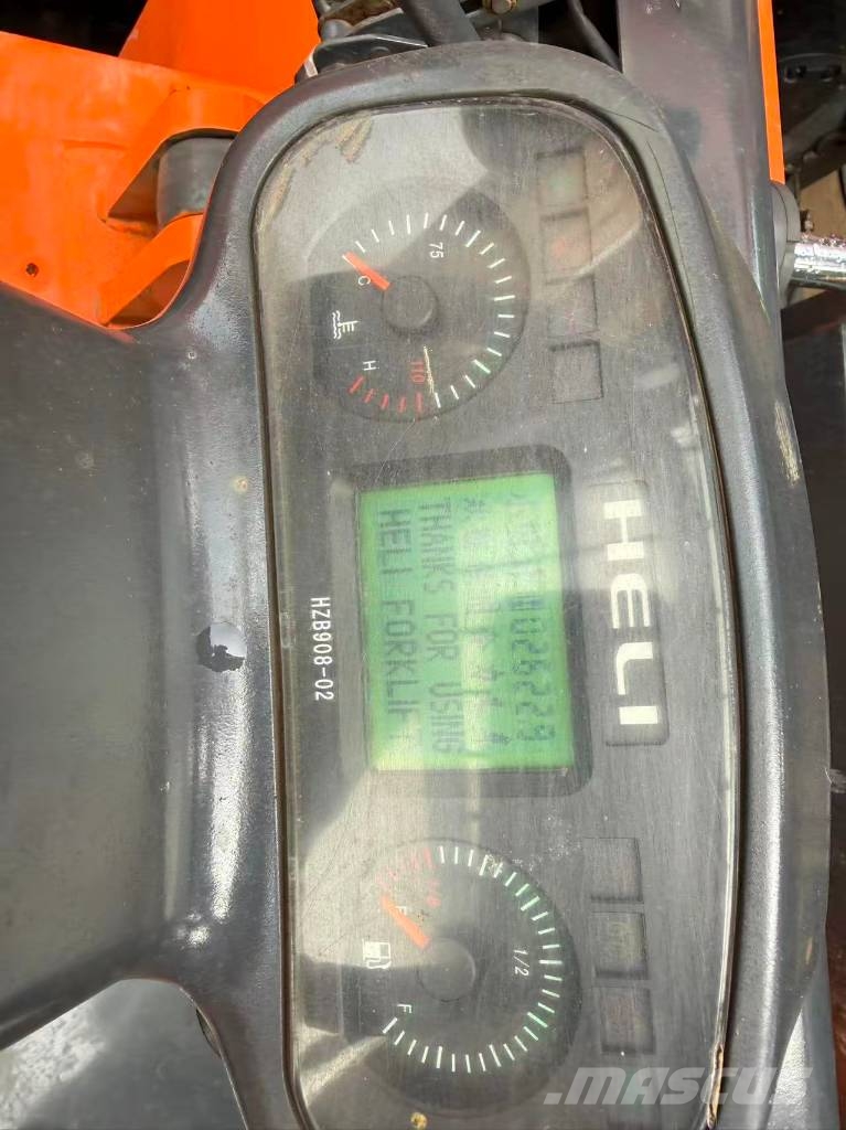 Heli 100 Teleskopiniai krautuvai