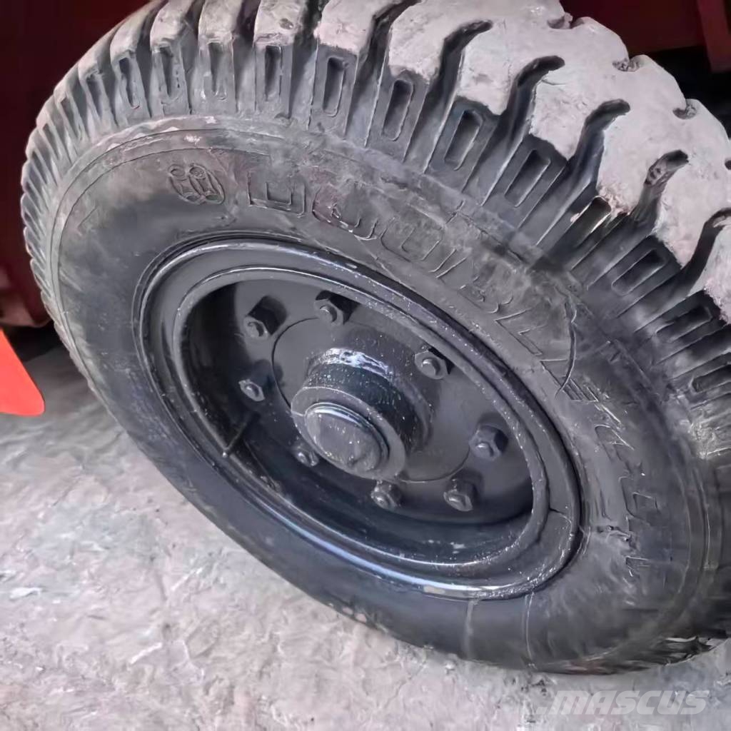 Heli 100 Teleskopiniai krautuvai