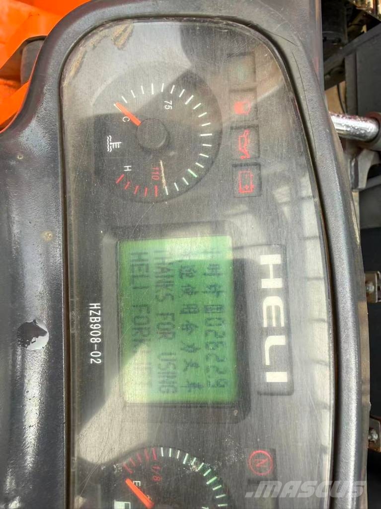 Heli 100 Teleskopiniai krautuvai