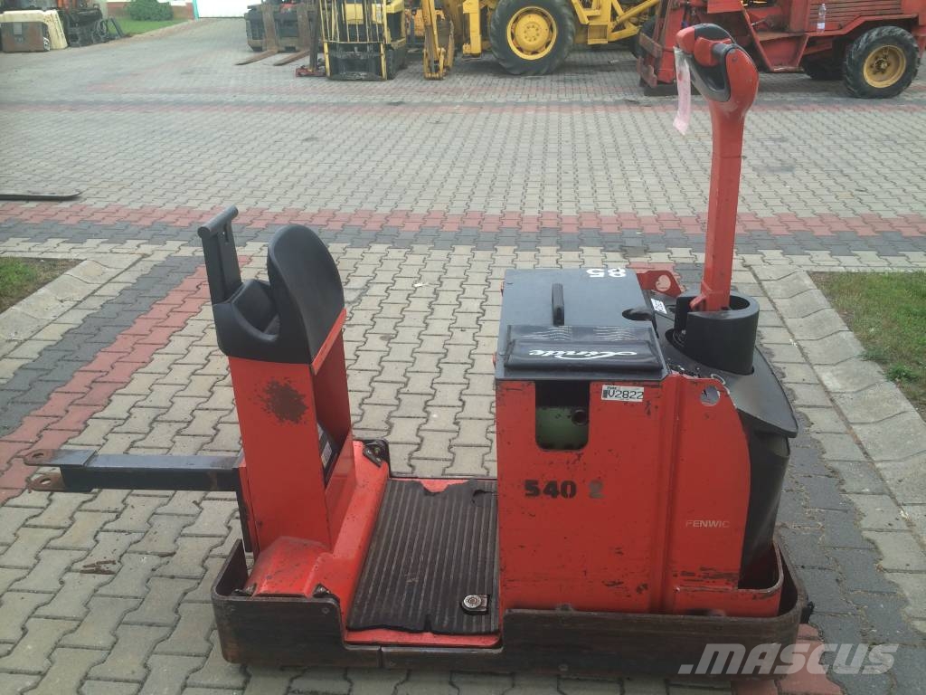 Linde P30 /141/   V-2822  EO شاحنة قاطرة