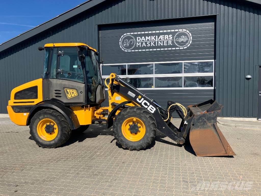 JCB 409 Gumikerekes homlokrakodók