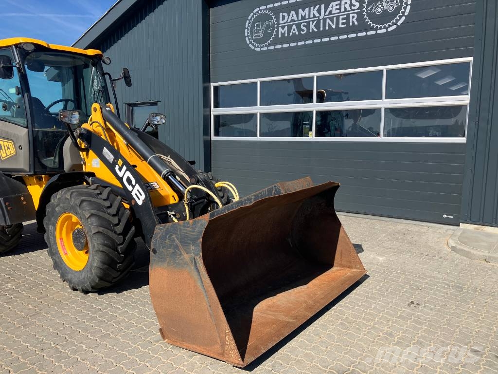 JCB 409 Gumikerekes homlokrakodók