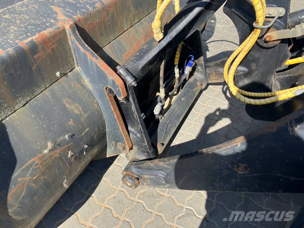 JCB 409 Gumikerekes homlokrakodók