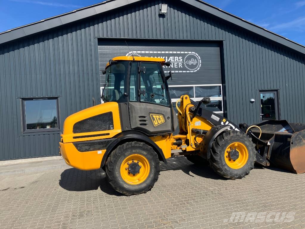 JCB 409 Gumikerekes homlokrakodók