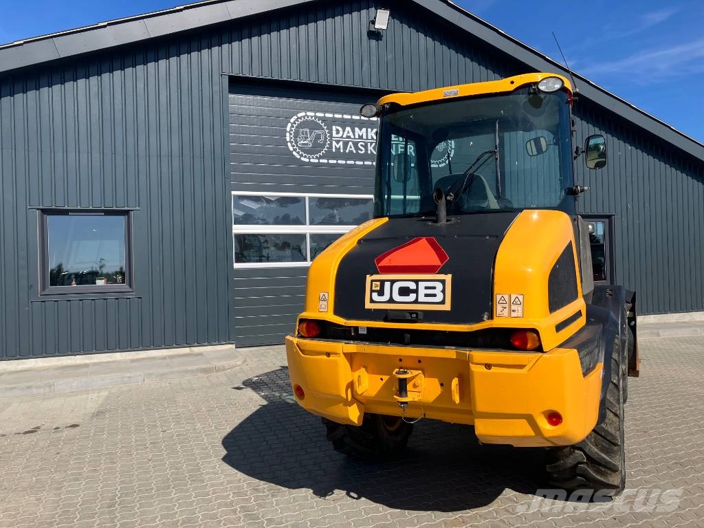JCB 409 Gumikerekes homlokrakodók