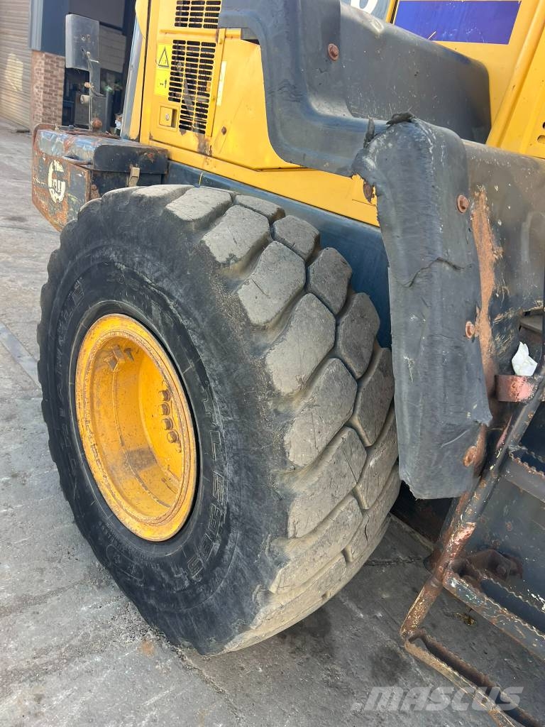 Komatsu WA 320-5 Iekrāvēji uz riteņiem