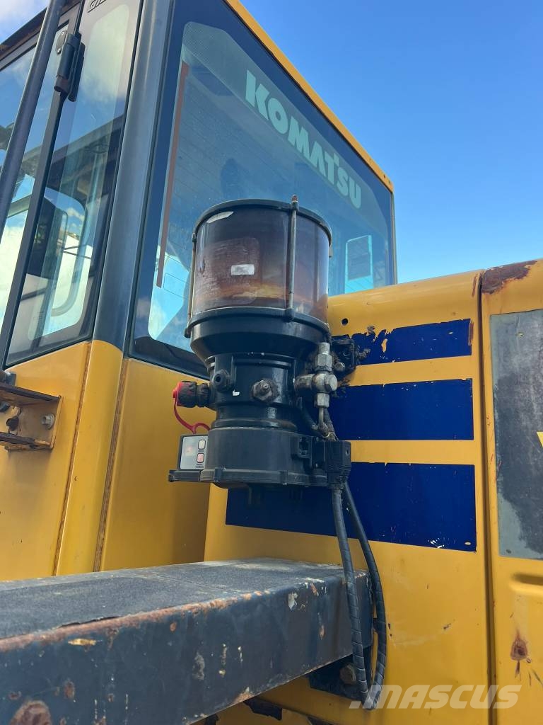 Komatsu WA 320-5 Iekrāvēji uz riteņiem