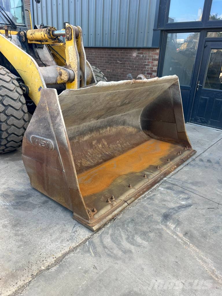 Komatsu WA 320-5 Iekrāvēji uz riteņiem