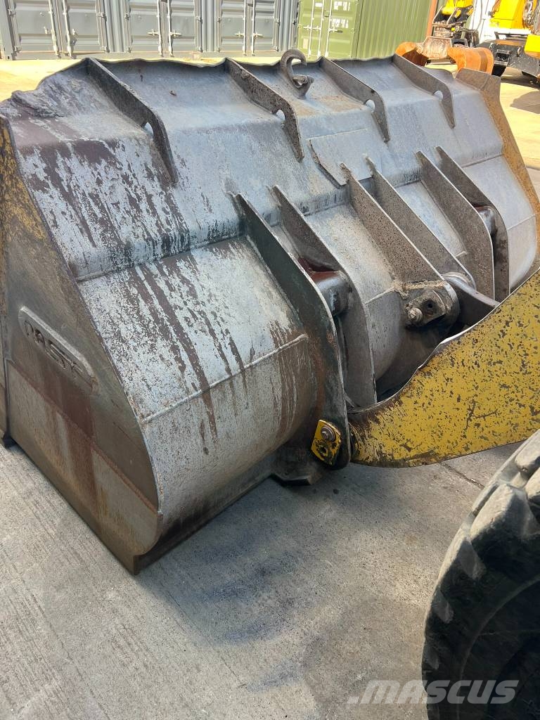Komatsu WA 320-5 Iekrāvēji uz riteņiem