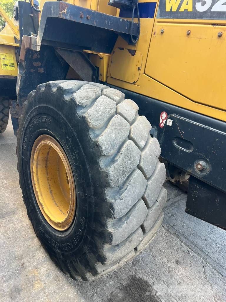 Komatsu WA 320-5 Iekrāvēji uz riteņiem