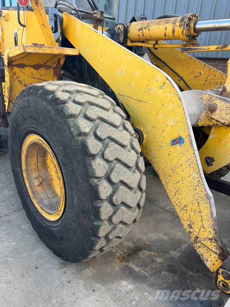 Komatsu WA 320-5 Iekrāvēji uz riteņiem