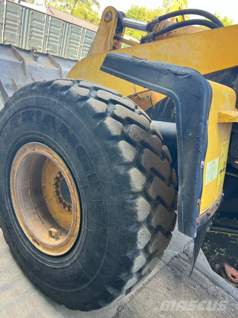 Komatsu WA 320-5 Iekrāvēji uz riteņiem