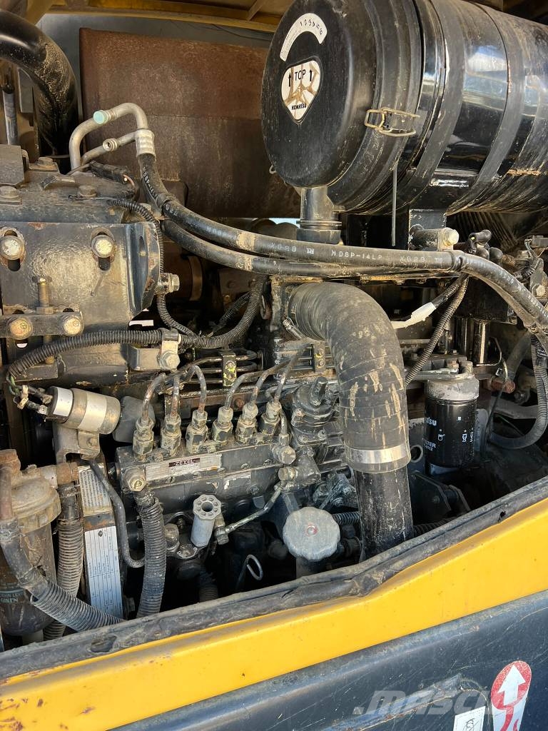 Komatsu WA 320-5 Iekrāvēji uz riteņiem