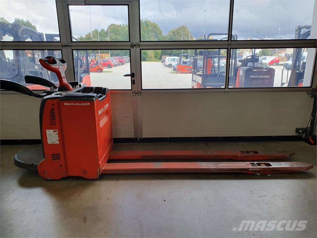 Linde T20AP lang Pedestrian stackers