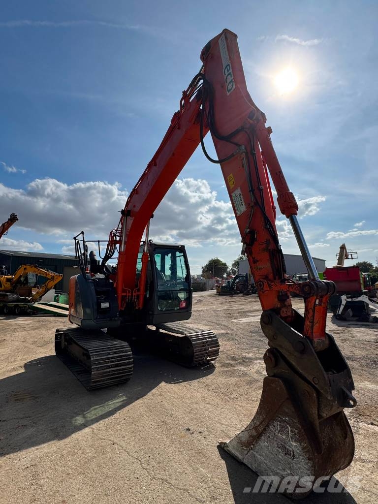 Hitachi ZX 135 US-6 حفارات زحافة