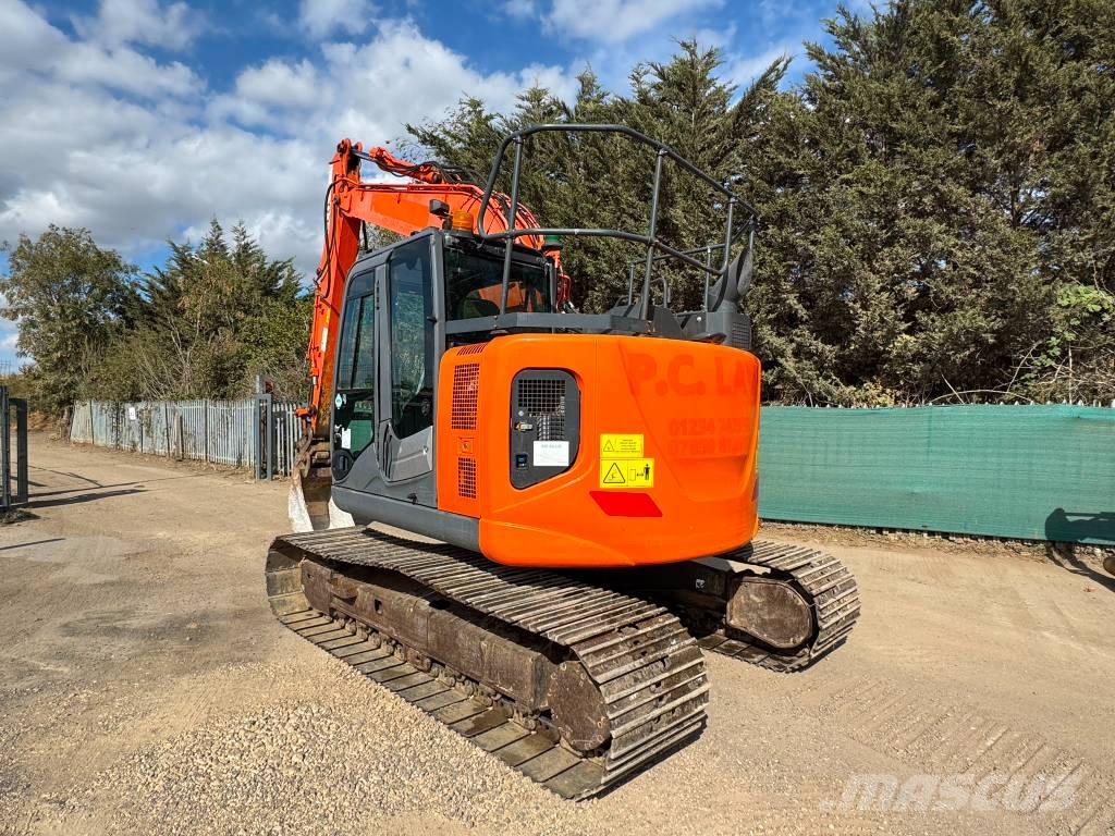 Hitachi ZX 135 US-6 حفارات زحافة