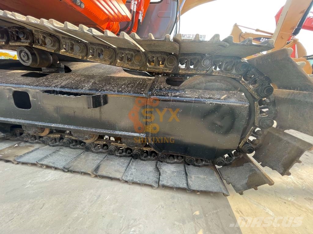 Hitachi EX 200 LC حفارات زحافة