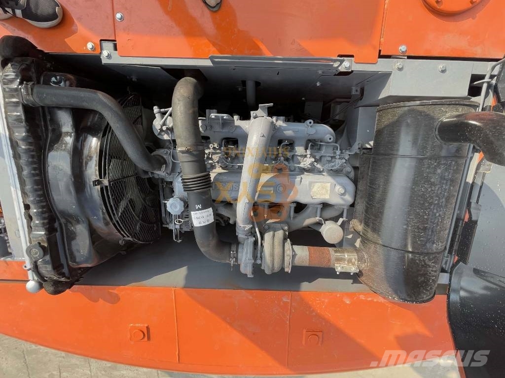 Hitachi EX 200 LC حفارات زحافة