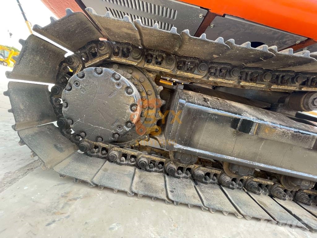 Hitachi EX 200 LC حفارات زحافة